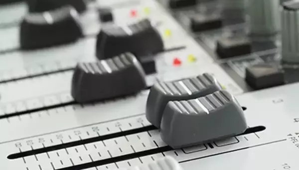 「ロマンあふれるフェーダー搭載でダントツの売り上げ、ヤマハのAG03」の画像