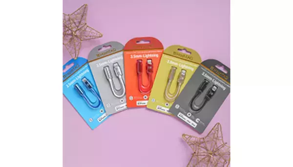ビックカメラ、自分好みのカラーが楽しめる「3.5mm-Lightning変換コード」