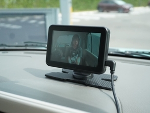 夏の家族でのドライブにぴったり！ 車載ベビーモニター「ミマモ2」をレビュー　初代モデルから使い勝手＆機能が大幅進化