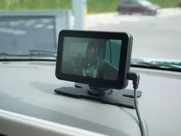 夏の家族でのドライブにぴったり！ 車載ベビーモニター「ミマモ2」をレビュー　初代モデルから使い勝手＆機能が大幅進化