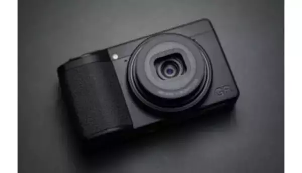 モノクロ表現を最大限楽しめる リコーのモノクロ特化コンデジ「GR IV Monochrome」