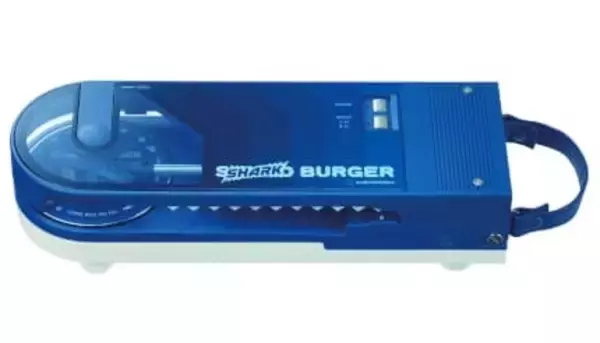 “シャーク”なデザインのサメ革レコードプレーヤー発売、オーディオテクニカと宮城・気仙沼がクラファンで