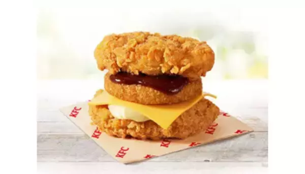 KFC、まさかのバンズ代わりに2枚の肉で挟んだ「凄肉（すごにく）」登場