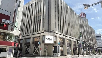 銀行とカフェ、オフィスが一体化！　「Olive LOUNGE 新宿通」オープン