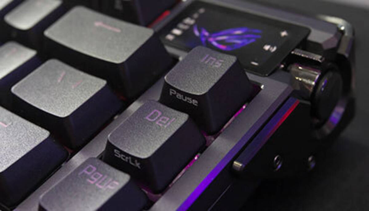 これはライカのキーボードですか？ いいえ。ASUSのROG Azoth Extreme 