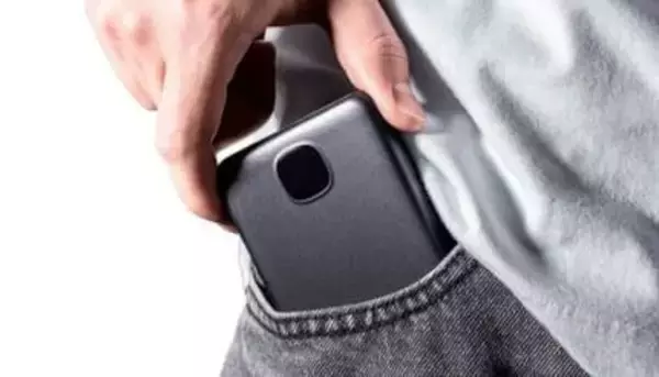 膨張しにくく燃えにくい サンワサプライの半固体電池採用モバイルバッテリー