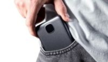 膨張しにくく燃えにくい サンワサプライの半固体電池採用モバイルバッテリー