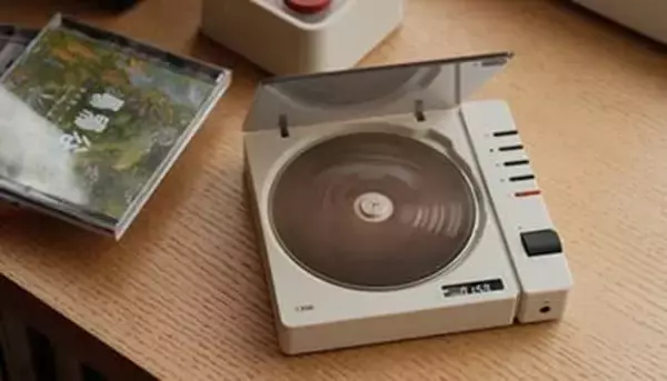 コンパクトだから気軽に聴ける レトロモダンなBluetooth対応CDプレイヤー「Syitren R300」