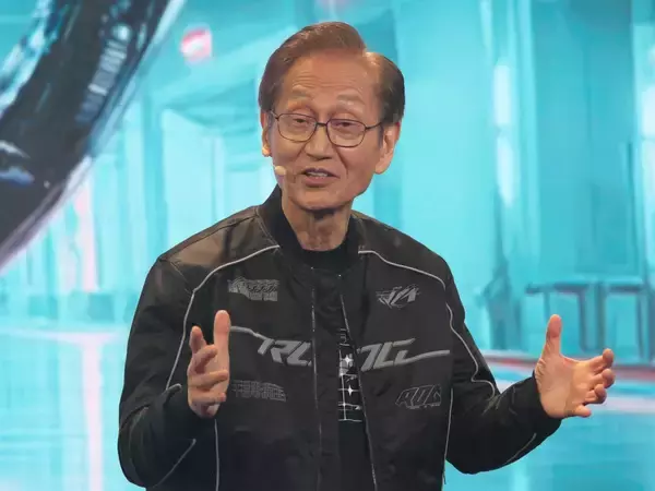 AIで花開くゲーミングPC技術――ASUSのジョニー・シー会長自ら率いる「だるまラボ」とは？［道越一郎のカットエッジ］