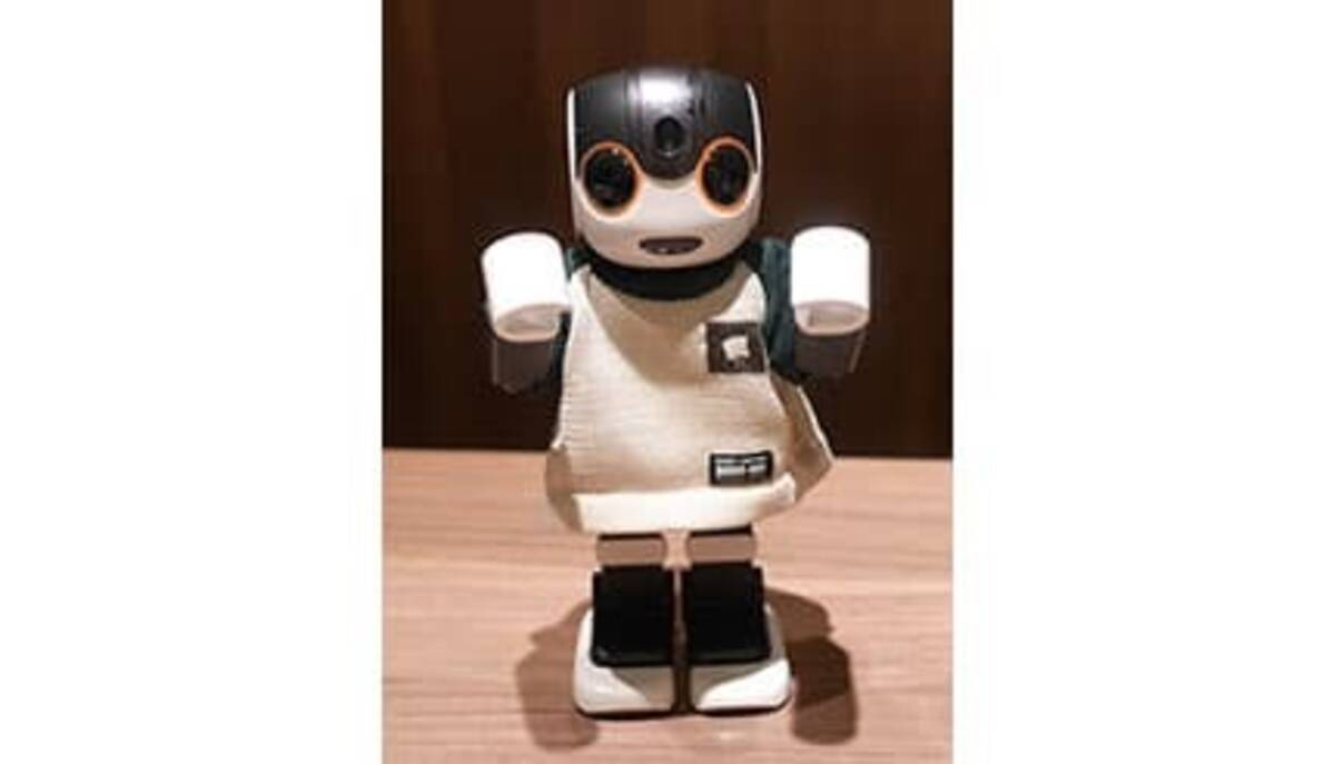 AIロボットの先駆け！ 10周年でさらに進化した「ロボホン」の実力とは 