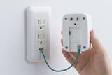 「工事不要 コンセントに差すだけで地震発生時の通電火災を防げる アイリスオーヤマの「感震ブレーカー」」の画像1