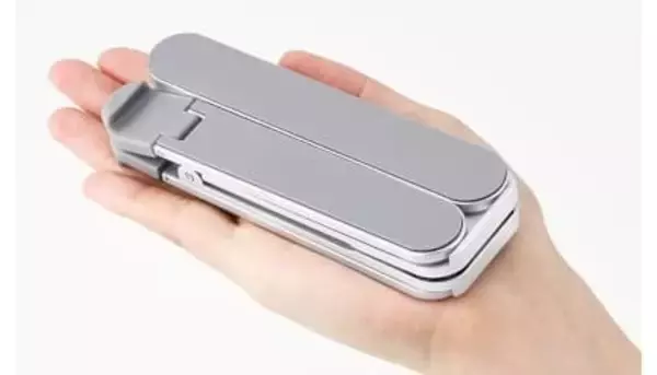 重さ約190g 手のひらサイズに折りたためる キングジムのノートPCスタンド