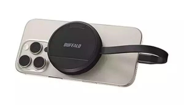 マグネット固定で簡単やり取り バッファローのスマホ用カードリーダー 最大95Wで充電しながら使える
