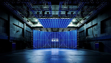 ソニーPCL、巨大な高画質LEDディスプレイを局面状に配置した「清澄白河BASE」開設