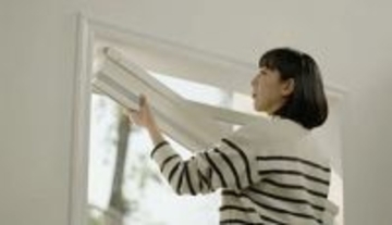 賃貸でも1分で取付完了できる電源工事も不要の「電動カーテン」