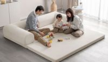 たたむとすっきり、広げるとゆったり　1台で座る・寝る・遊ぶを叶える折りたたみソファ