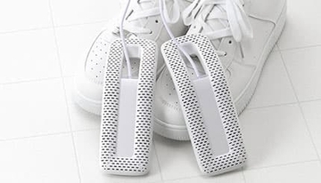 USB給電で使いやすい 出先やオフィスで活躍する「USB靴乾燥機」