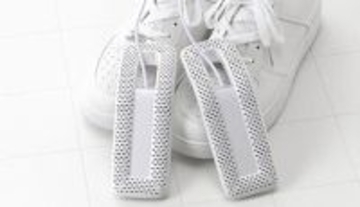 USB給電で使いやすい 出先やオフィスで活躍する「USB靴乾燥機」