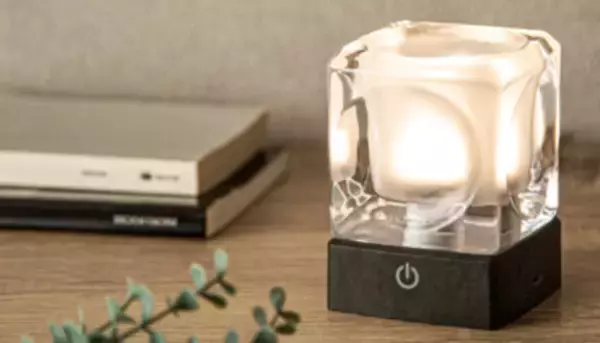 エディオン、ニトリと共同開発した「LEDコードレステーブルランプ」