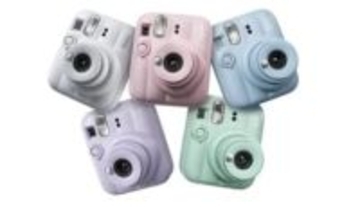 ぷっくりデザインで自撮りがもっと楽しく！ 富士フイルムがセルフタイマー搭載の新チェキ「instax mini 13」を発売