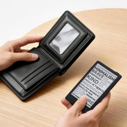 スマホの裏にピタッとつけて本が読める ポケットサイズの電子書籍リーダー
