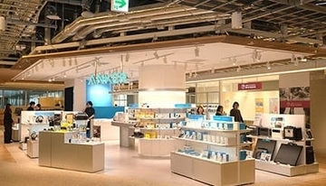 困ったらAnker Store？ 空港・駅チカ好立地 ニュウマン高輪の直営店には何がある？ 充電済みモバブだけじゃない品揃え