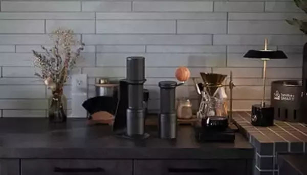 手挽きミルの名機が電動対応でパワーアップ！ EPEIOS新作コーヒーグラインダー「Essence Duo」