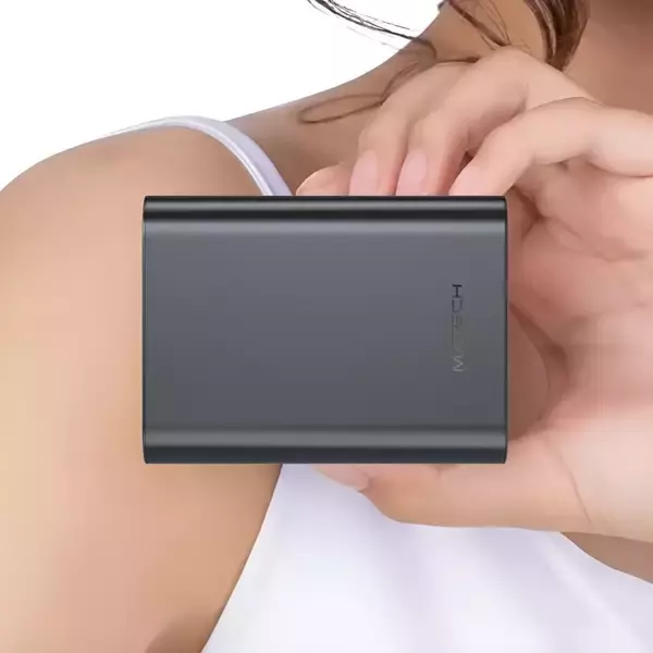 350mlペットボトルより軽い 20000mAhの大容量でしかも安全 MATECHの半固体モバ充「PowerCube 20000」