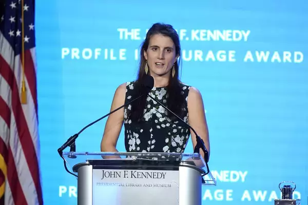 ケネディ元米大統領の孫娘シュロスバーグさん、35歳で死去。急性骨髄性白血病だった