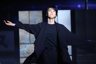 羽生結弦が静寂の中でスケート披露。「過去の自分を超え、理想を極めていく」抱負語る