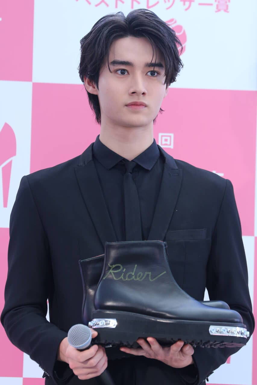 【親子初】藤岡弘、の息子・真威人がシューズベストドレッサー賞「ライダースでツーリングに行きたい」