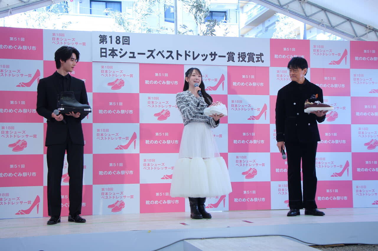 【親子初】藤岡弘、の息子・真威人がシューズベストドレッサー賞「ライダースでツーリングに行きたい」