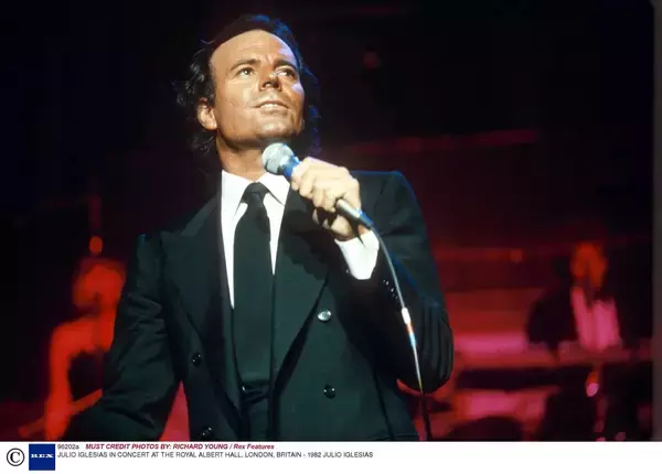 「黒い瞳のナタリー」世界的人気歌手フリオ・イグレシアス、性的虐待などで告発される