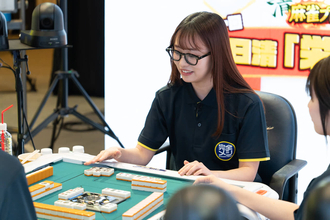 完全メシを食べながら麻雀！？丸山奏子プロが日清食品本社で初代「栄養位」に