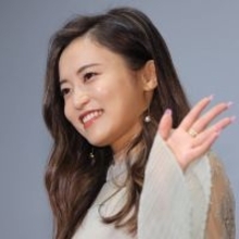 活動再開の小島瑠璃子が公の場！金髪ノースリーブ姿で…