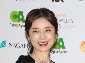 「輝き続けてきた証」芸能生活40周年の高岡早紀に日本ジュエリーベストドレッサー賞！