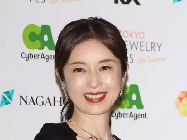 「輝き続けてきた証」芸能生活40周年の高岡早紀に日本ジュエリーベストドレッサー賞！