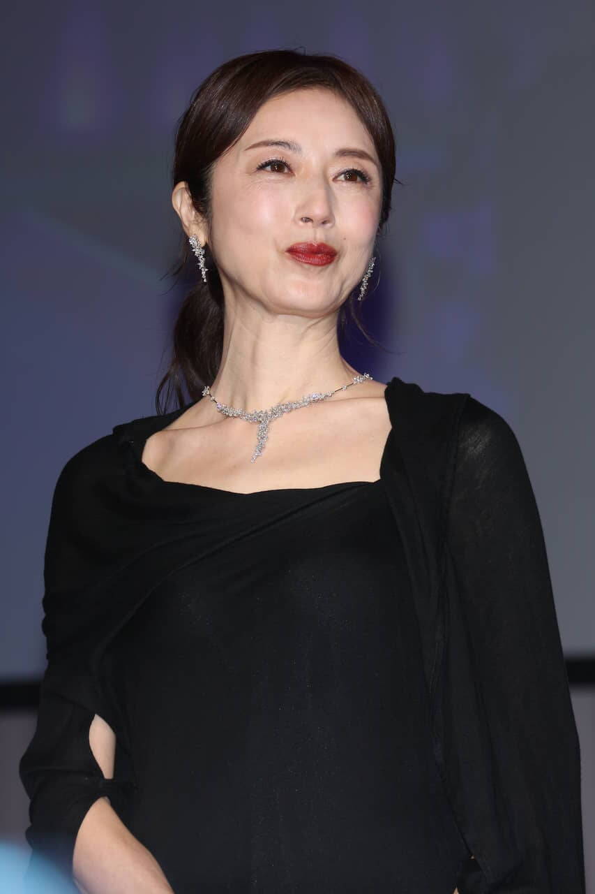「輝き続けてきた証」芸能生活40周年の高岡早紀に日本ジュエリーベストドレッサー賞！