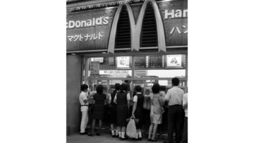 【本国も称賛】“立食い”から始まった日本マクドナルドの快進撃。7月20日「ハンバーガーの日」に振り返る