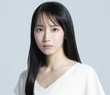 「なぜ男は「吉岡里帆」のシゴデキOL姿に興奮し、癒されるのか？　吉岡が語る「全部脱ぎ捨てて身を包まれたい」その真意」の画像1