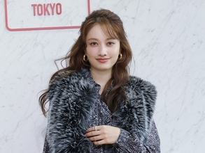 谷まりあ、ファーと美脚で唯一無二の存在感「秋は一番ファッションが楽しい」