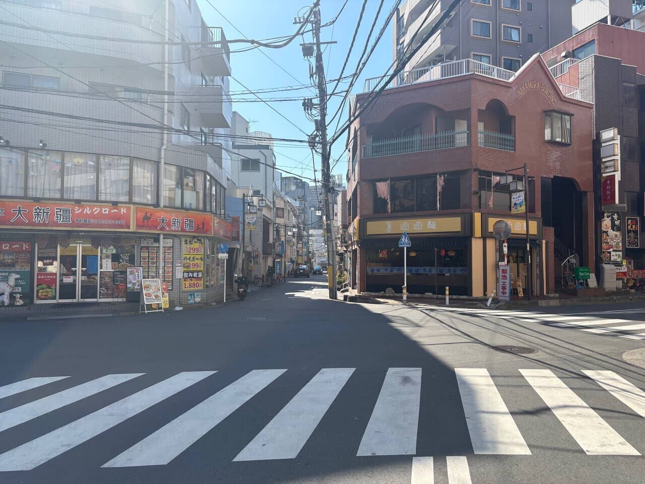 埼玉一の風俗街からガチ中華タウンへ 西川口の老舗で食べる孔子末裔の「カエル料理」