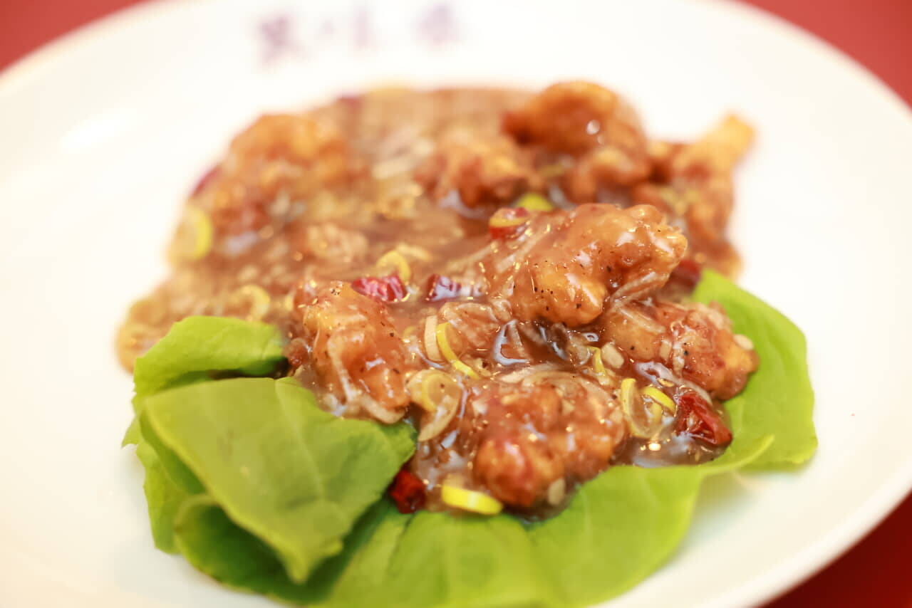 埼玉一の風俗街からガチ中華タウンへ 西川口の老舗で食べる孔子末裔の「カエル料理」