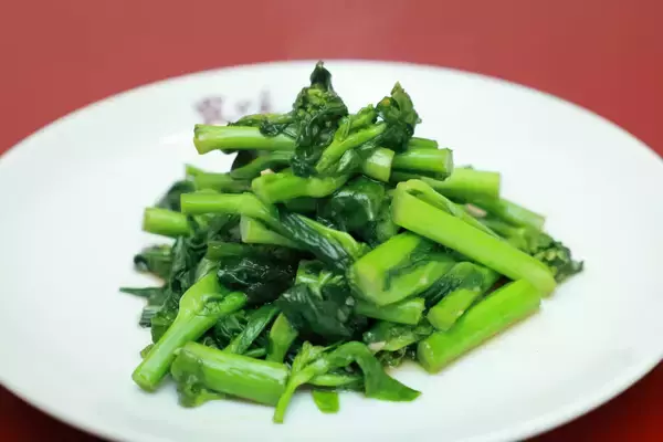 「埼玉一の風俗街からガチ中華タウンへ 西川口の老舗で食べる孔子末裔の「カエル料理」」の画像