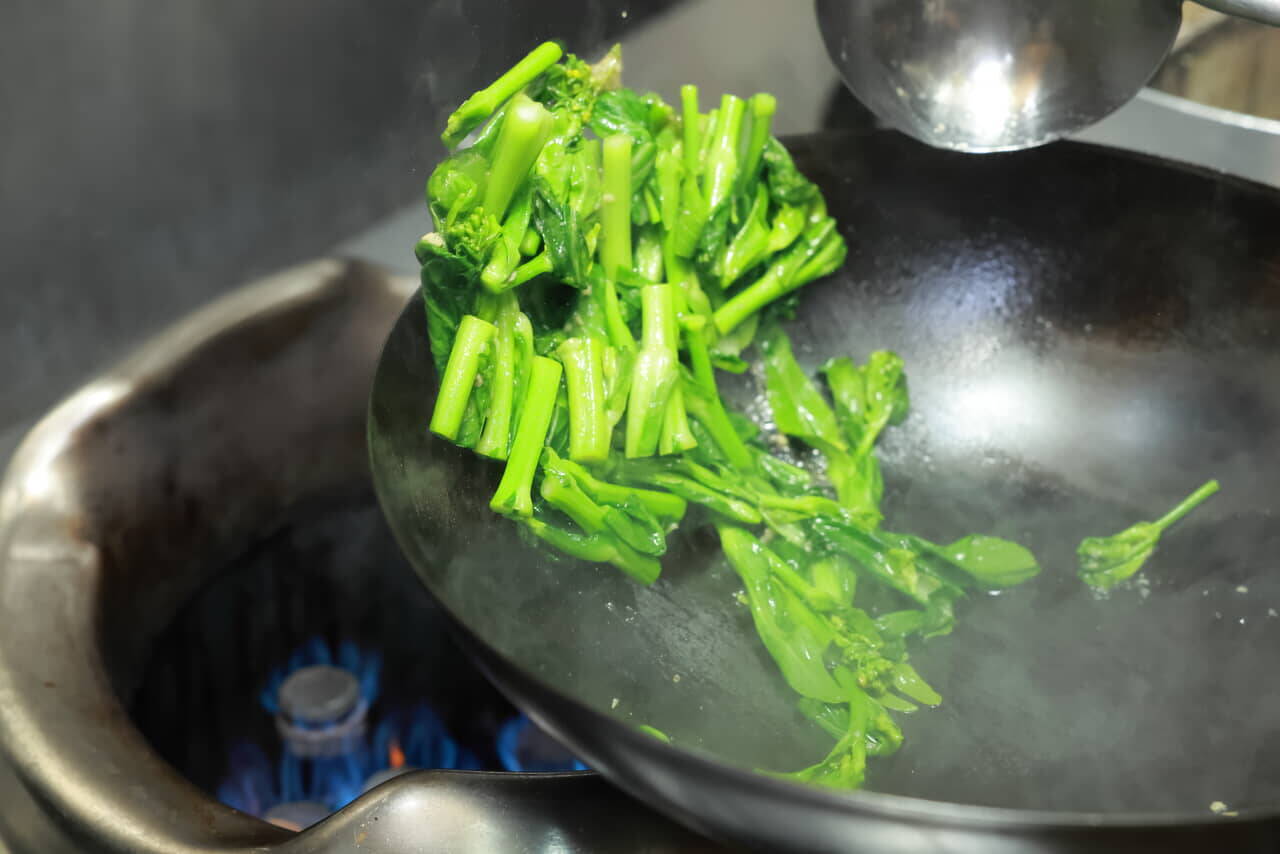 埼玉一の風俗街からガチ中華タウンへ 西川口の老舗で食べる孔子末裔の「カエル料理」