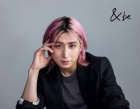 佐久間大介、河北メイクで“プロクオリティに輝く肌”披露。「&be」新CM公開