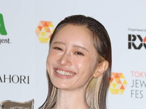 松本まりか「1億5千万円ジュエリー」の輝きも、高市首相参加で心は曇り空？