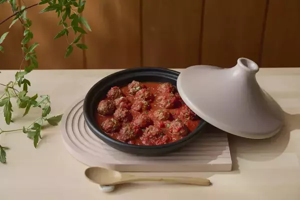 「この冬、鍋で“世界を旅する”。シェラトン・グランデ・トーキョーベイ・ホテル「世界の鍋フェア」が大人の食欲を刺激する」の画像