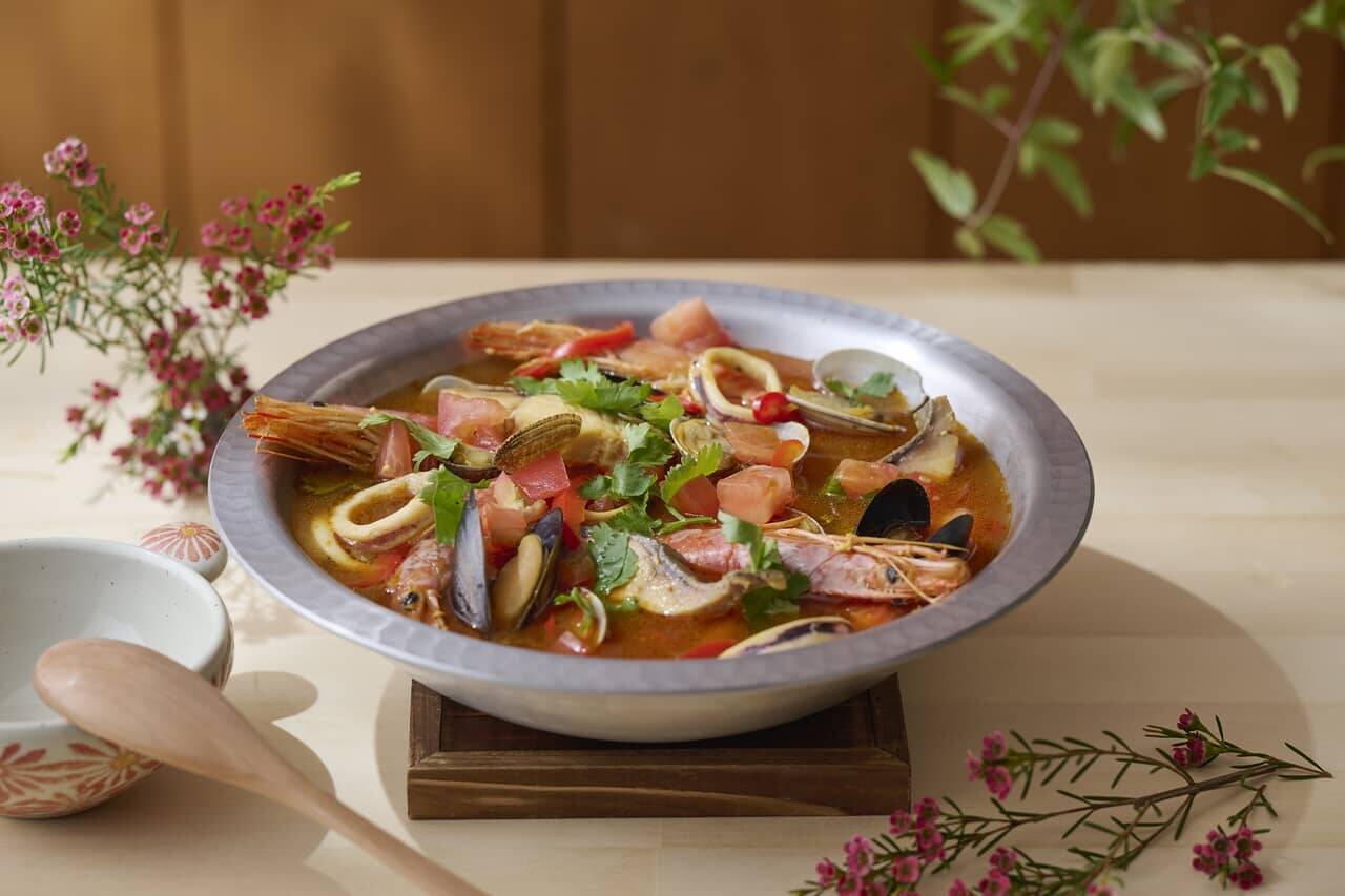 この冬、鍋で“世界を旅する”。シェラトン・グランデ・トーキョーベイ・ホテル「世界の鍋フェア」が大人の食欲を刺激する