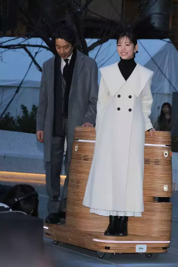 「「常に新しいことにチャレンジしている」高輪ゲートシティを當真あみ＆堤真一がPR」の画像